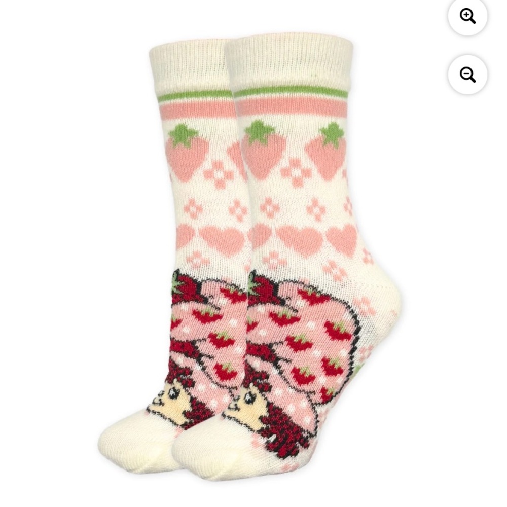 Strawberry Shortcake Women's Knit Slipper Sock and Cozy Crew Gift Set NWT - Picture 2 of 7
